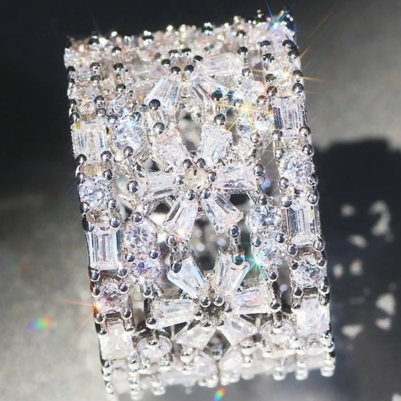 18CT 925 STERLING SILVER DIAMOND CUSHION RING - Picture 4 of 6